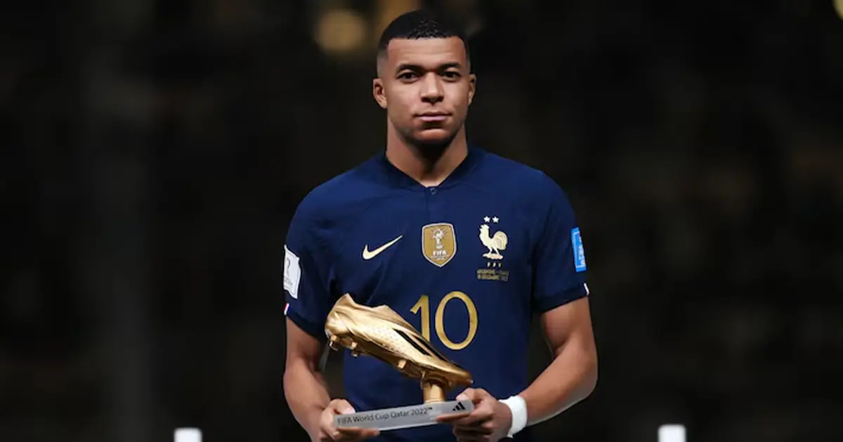 Kylian Mbappé Holds 2022 World Cup Golden Boot Trophy